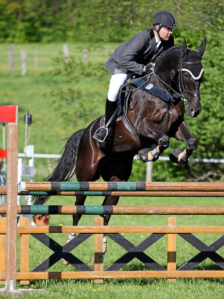 Unisono Springen-01.jpg